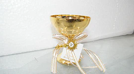 C11301 - Cálice dourado decorado na base  